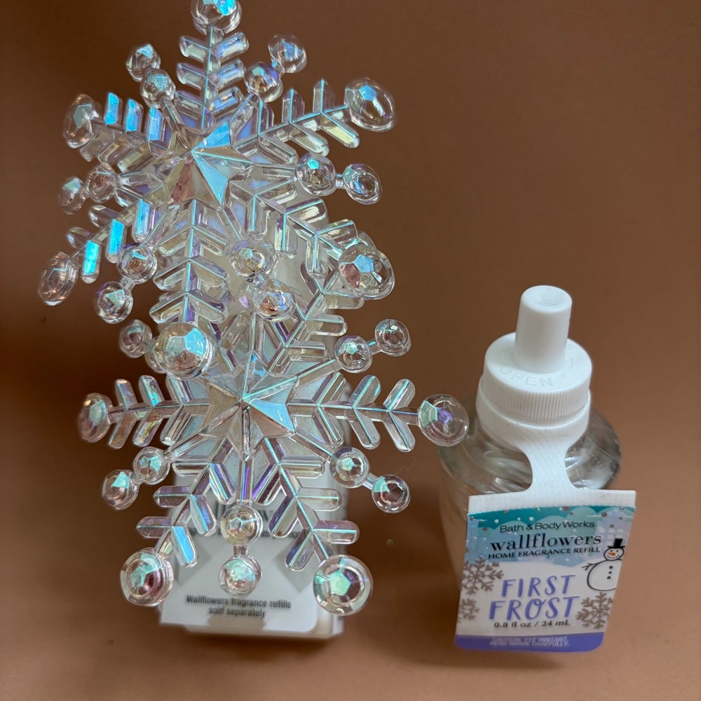Bath & Body Works Iridescent Snowflake Wallflowers Plug & First Frost Refill Set